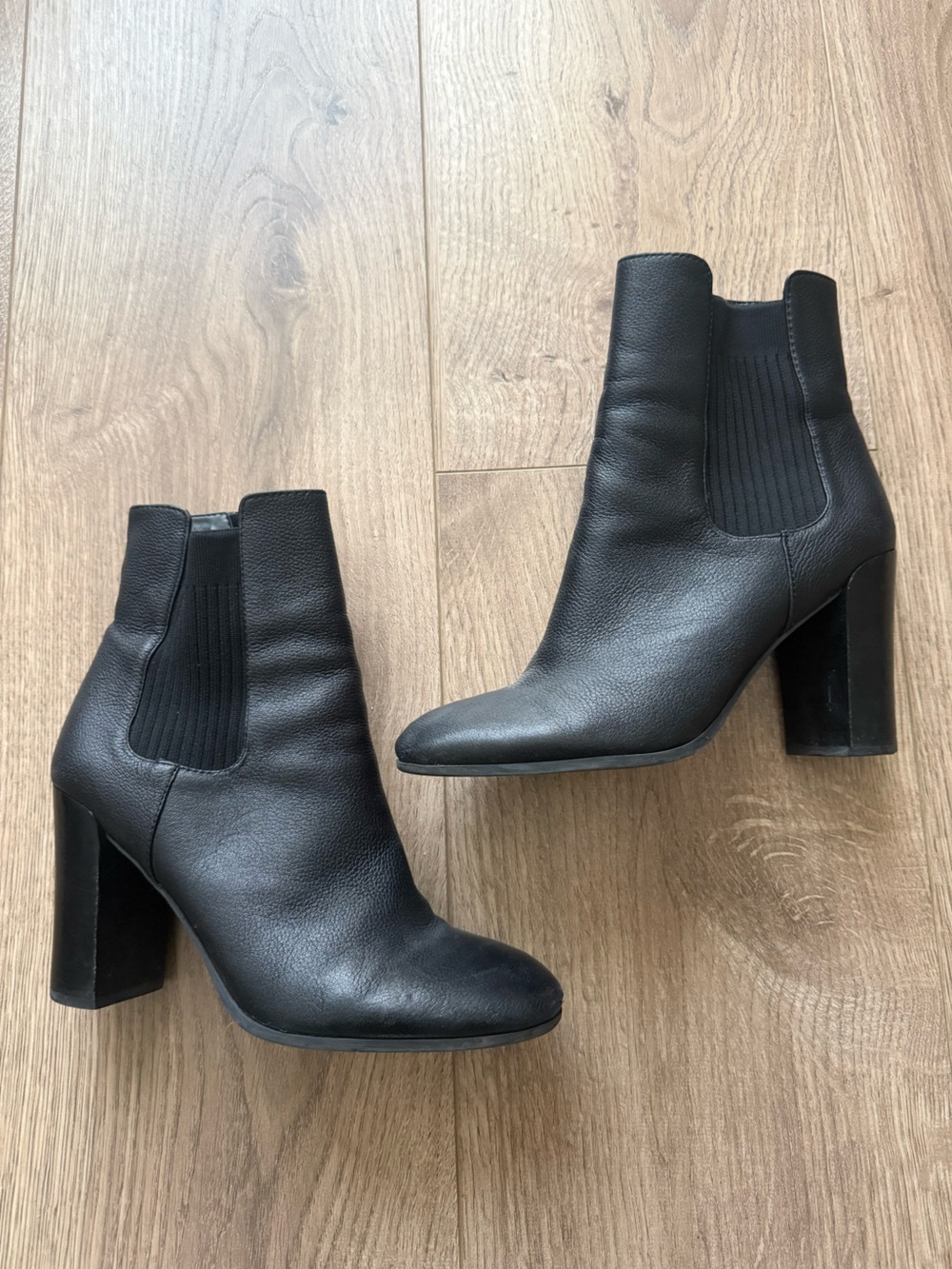 Black Leather Block Heel Chelsea Boots - Women's